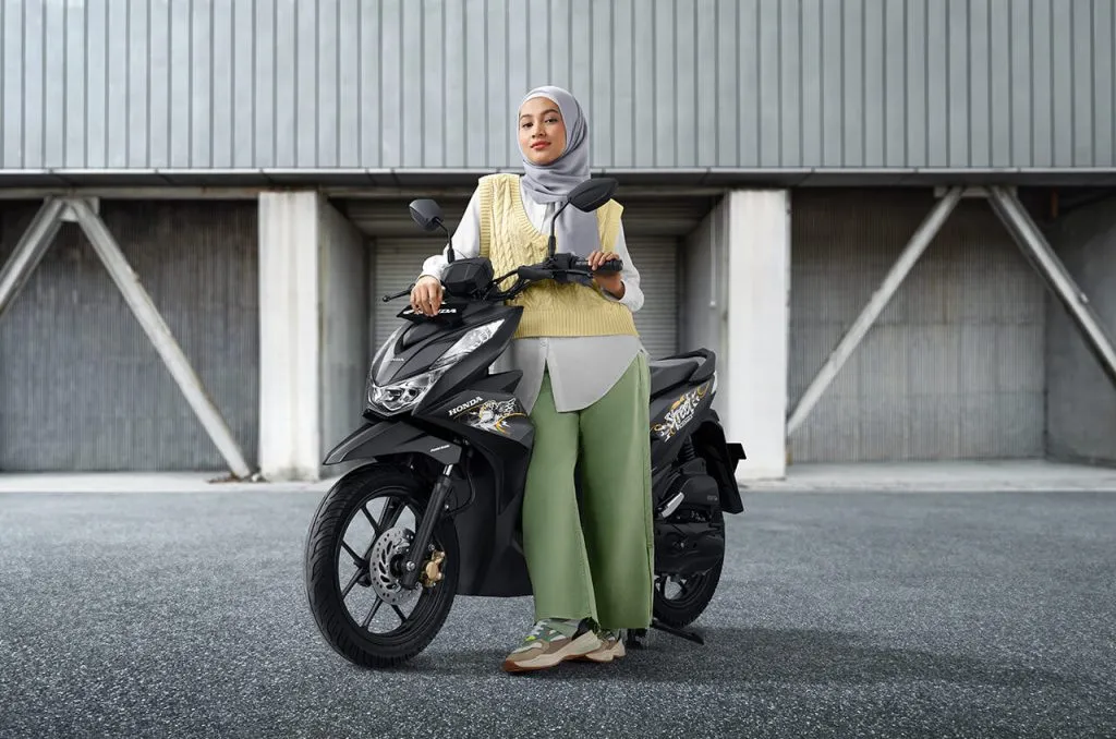 Honda Beat, motor pemula, motor matic, skutik harian, motor ringan, motor irit, motor mudah dikendarai, Honda untuk pemula, motor harian, lifestyle otomotif, motor pertama, motor praktis, desain motor simpel, tips pemula naik motor, motor nyaman
