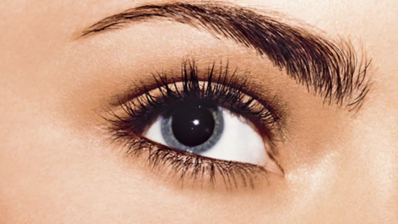 alis kedutan sebelah kanan