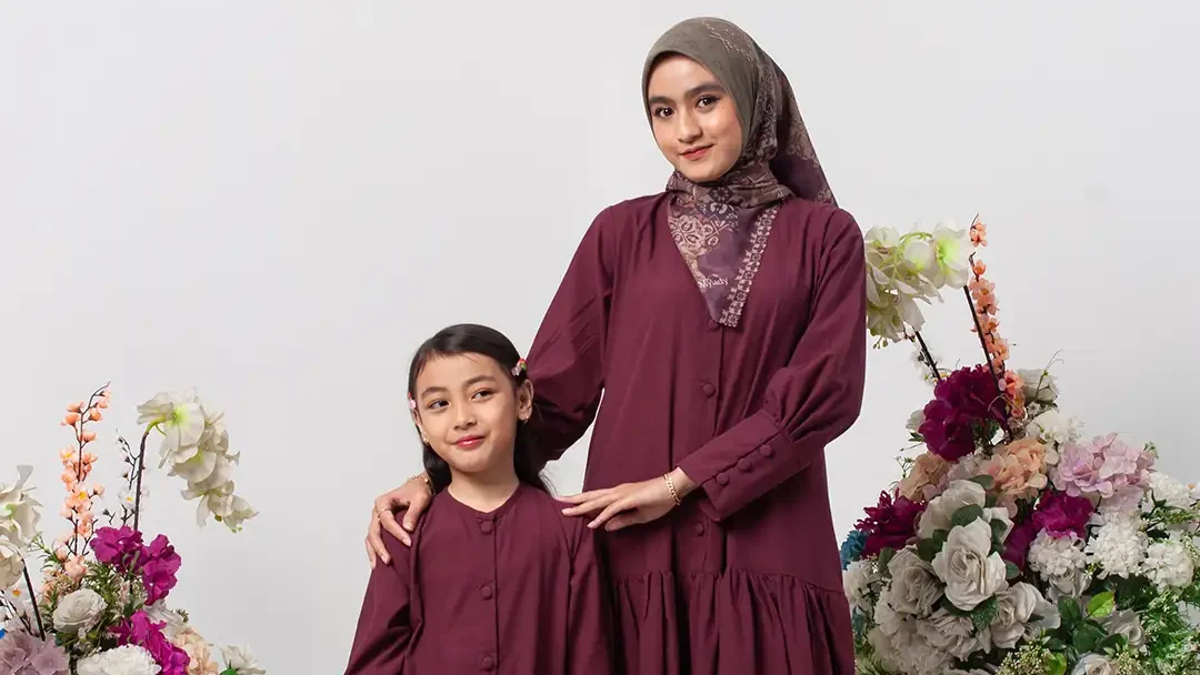 Baju Warna Burgundy Cocok dengan Jilbab Warna Apa