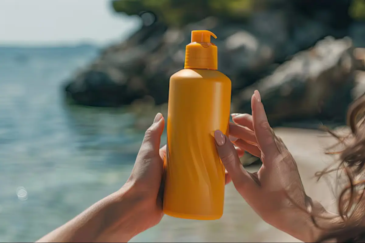 Lebih Penting Moisturizer atau Sunscreen? Temukan Jawabannya di Sini