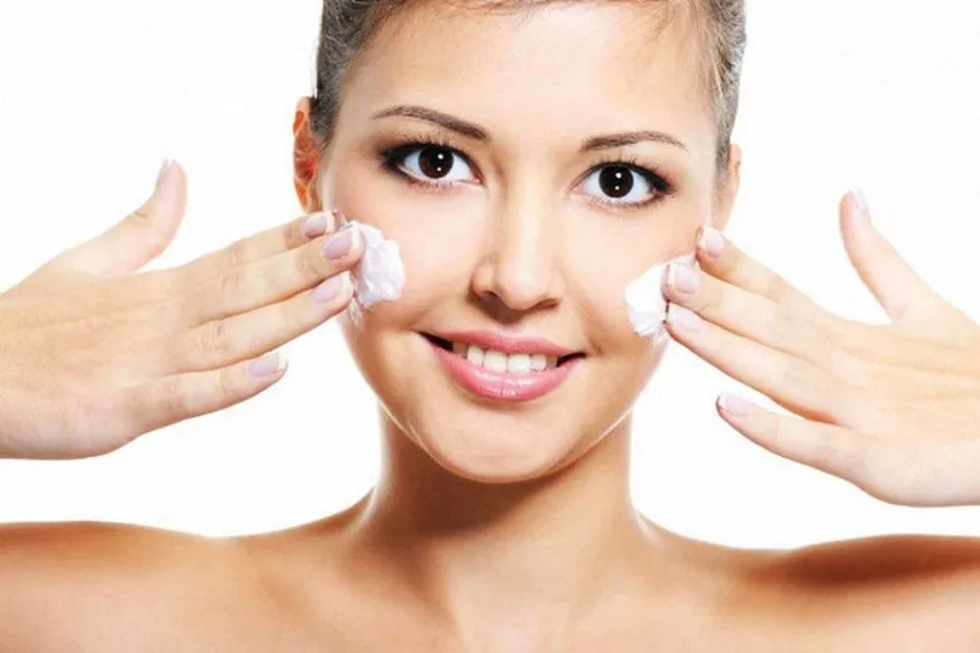 Ciri-Ciri Tidak Cocok Memakai Milk Cleanser