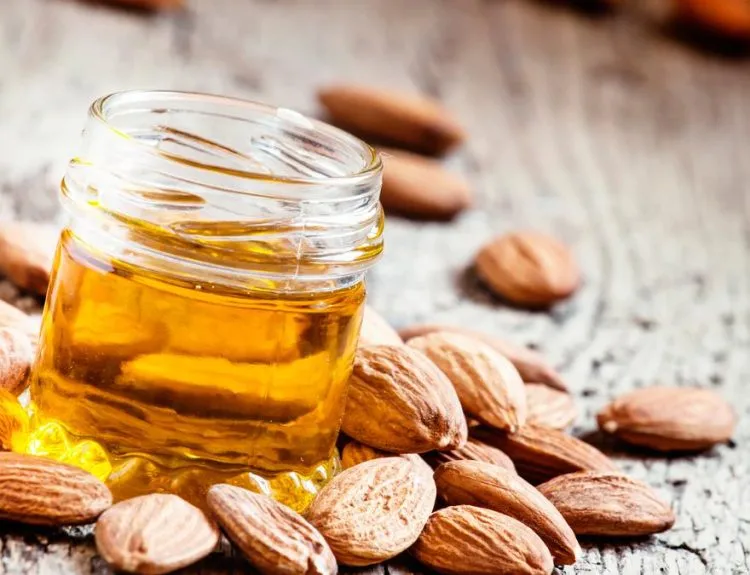 manfaat minyak almond untuk wajah