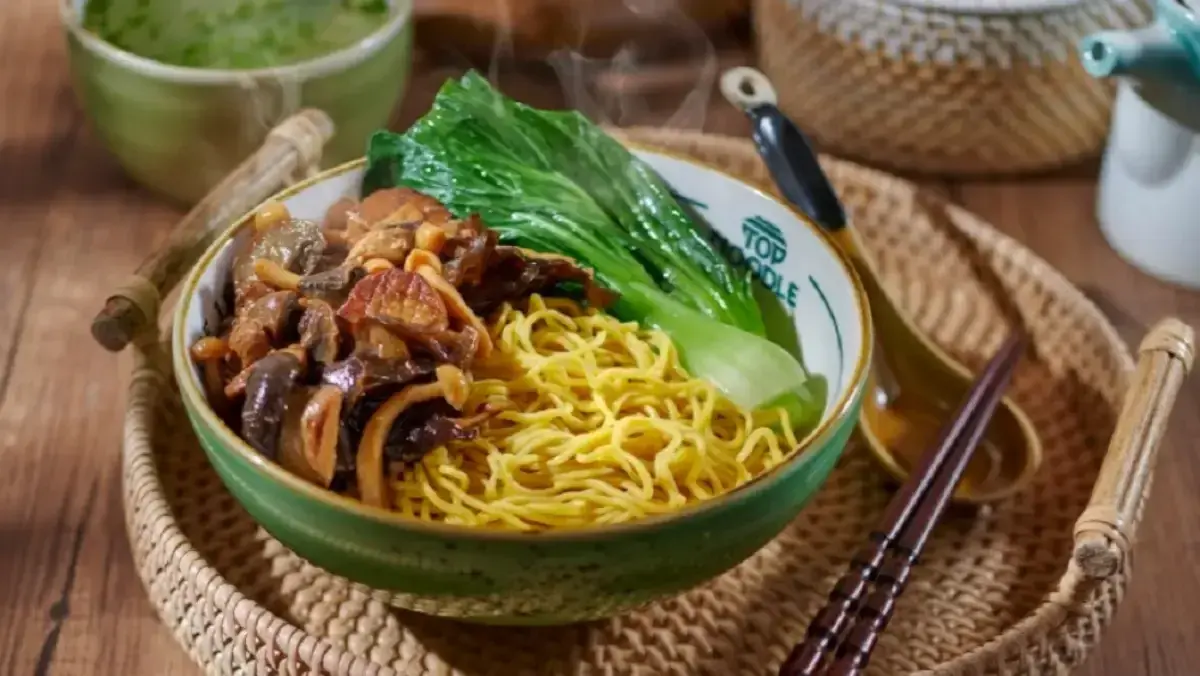 apakah mie ayam menyebabkan jerawat