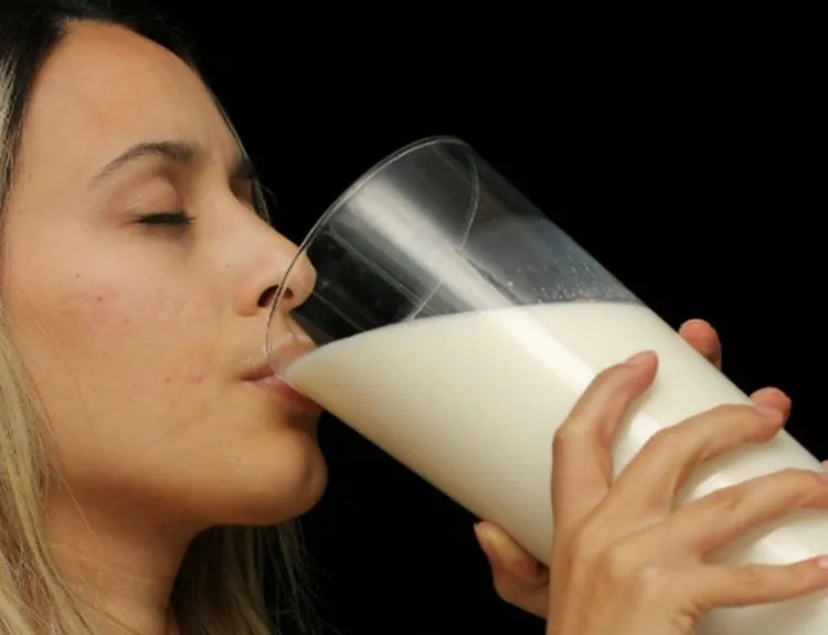 apakah minum susu bisa menyebabkan jerawat