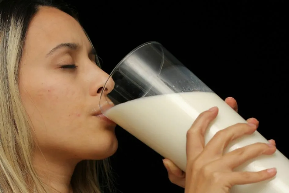 apakah minum susu bisa menyebabkan jerawat