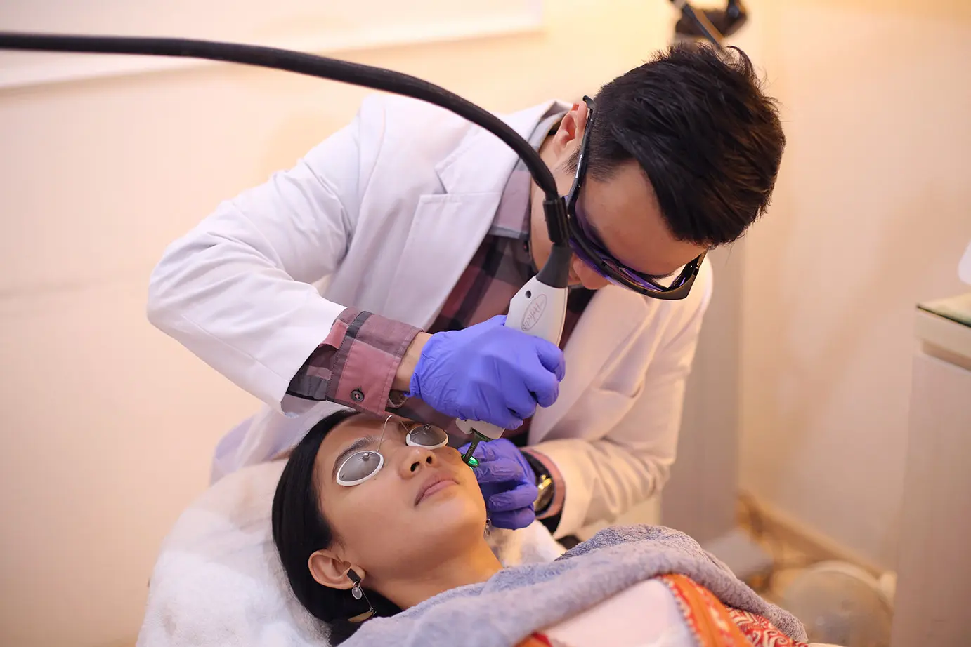 biaya laser bopeng bekas cacar