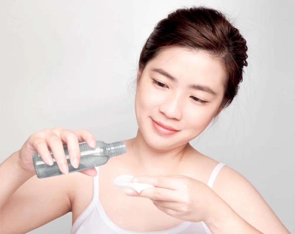 memakai micellar water sebelum tidur