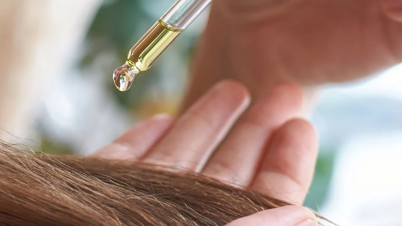 minyak esensial untuk rambut