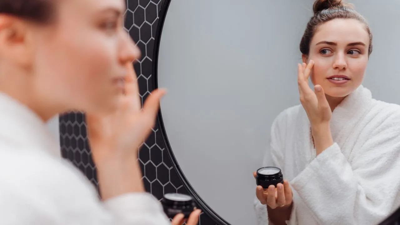 AHA BHA PHA Boleh Dicampur dengan Bahan Ini? Yuk Cek Kombinasi Aman Biar Kulitmu Makin Sehat dan Cerah!