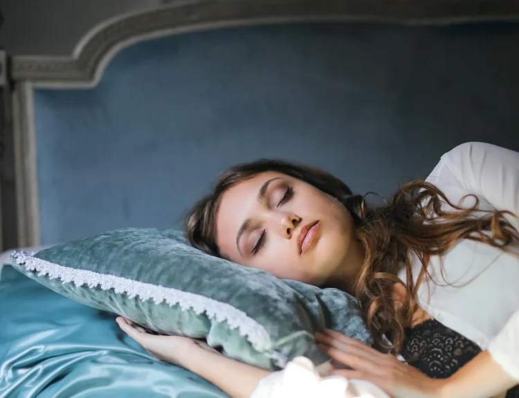 tidur dengan rambut basah