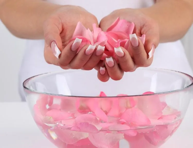 air mawar digunakan sebelum atau sesudah cuci muka