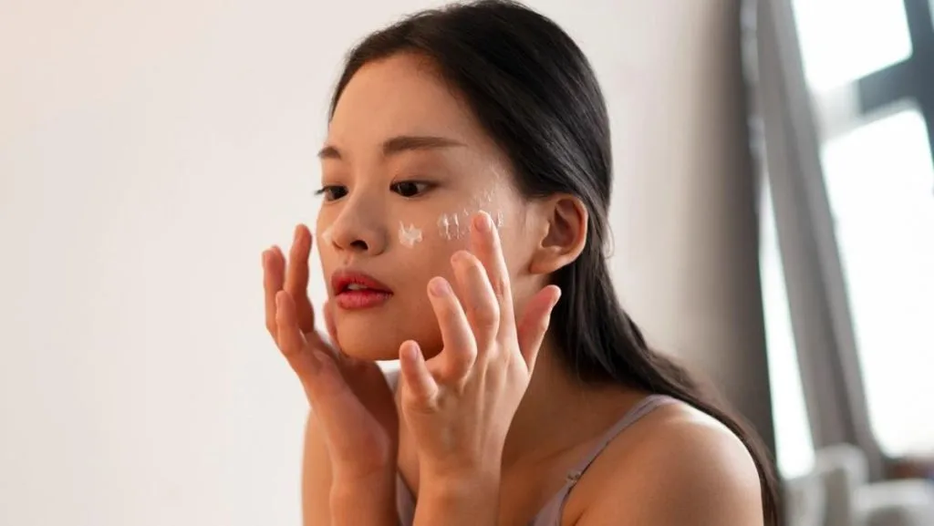 cara reapply sunscreen yang benar