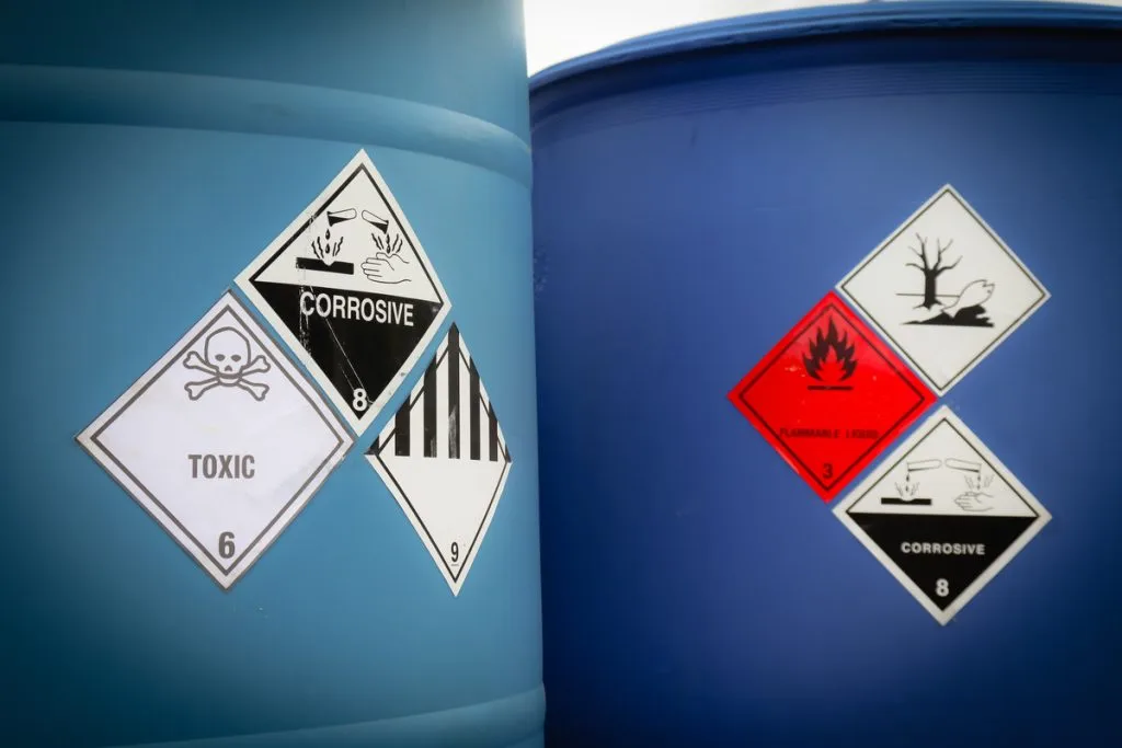 dangerous goods adalah