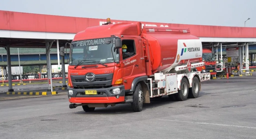 kapasitas tangki hino 500