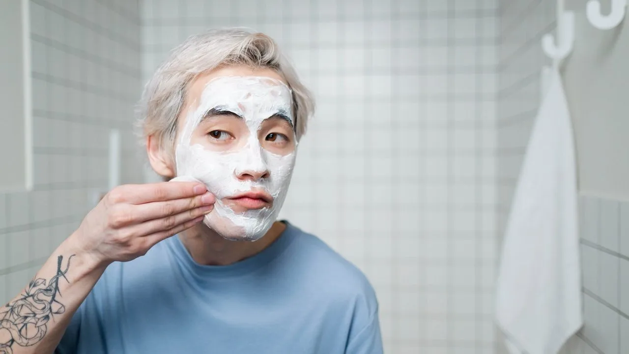 Masker Wajah Pria yang Bikin Kulit Fresh, Kamu Sudah Berani Coba?