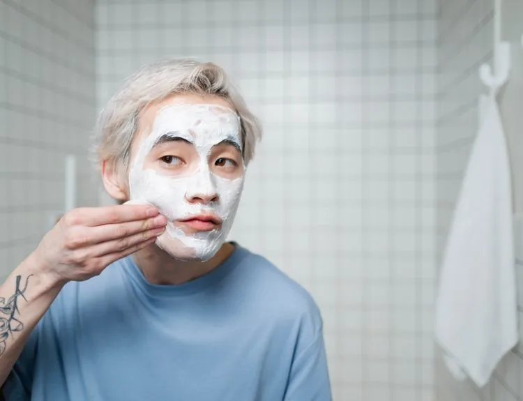 masker wajah pria