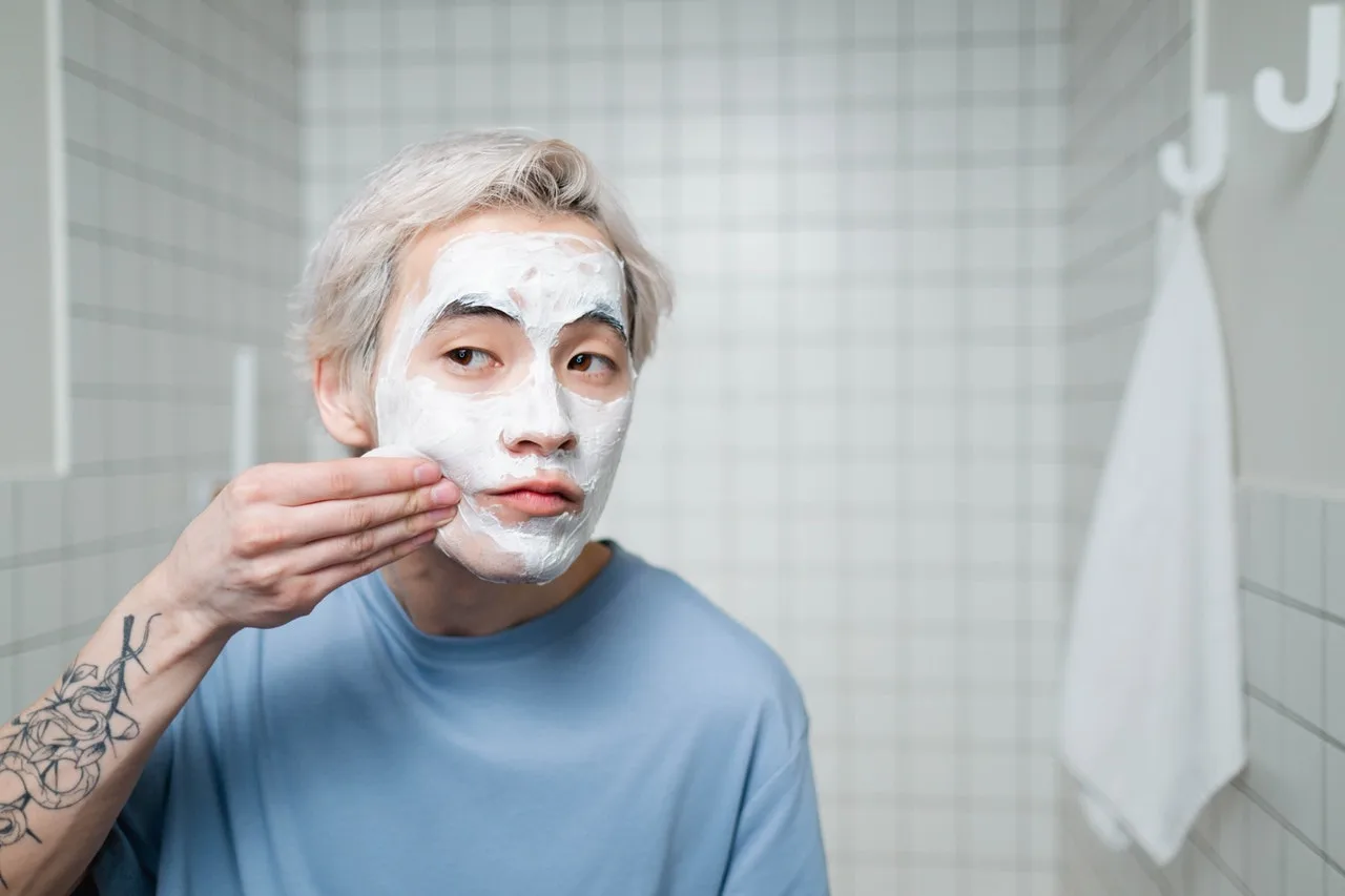masker wajah pria