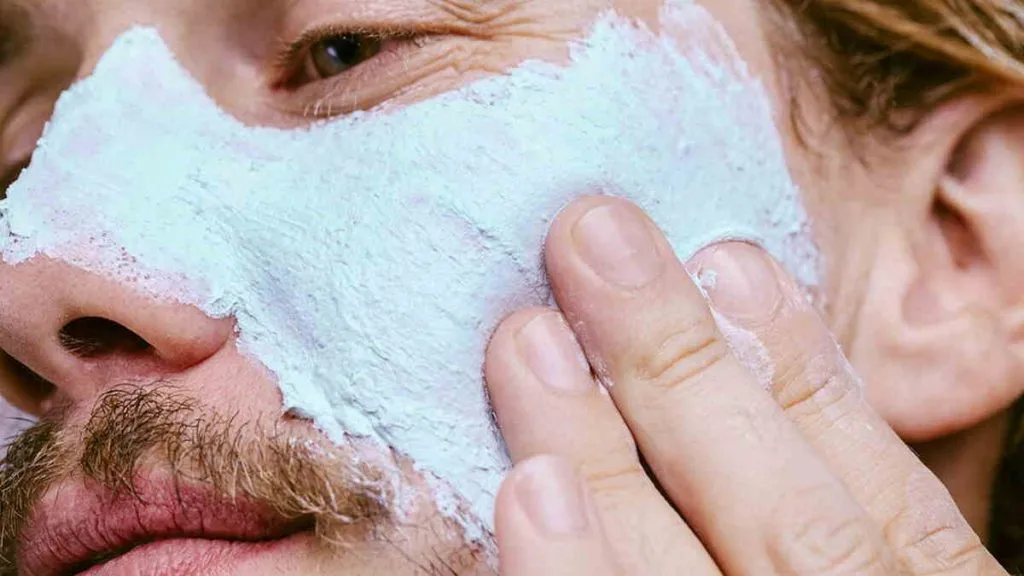 masker wajah pria