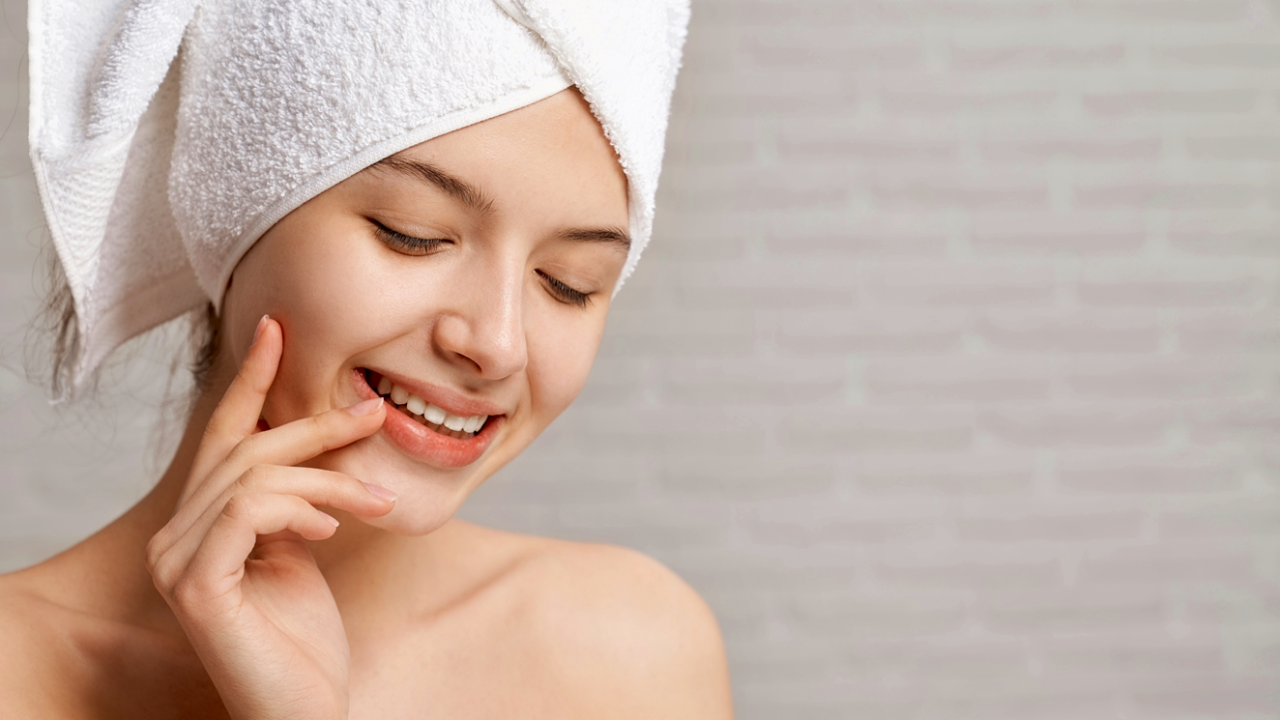 Anti Wrinkle Adalah Apa Sih? Yuk Cari Tahu Bedanya dengan Anti Aging!