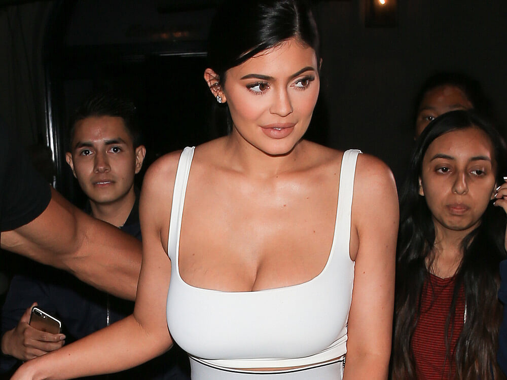 Berapa Umur Kylie Jenner Sekarang dan Transformasinya Bikin Kamu Penasaran?