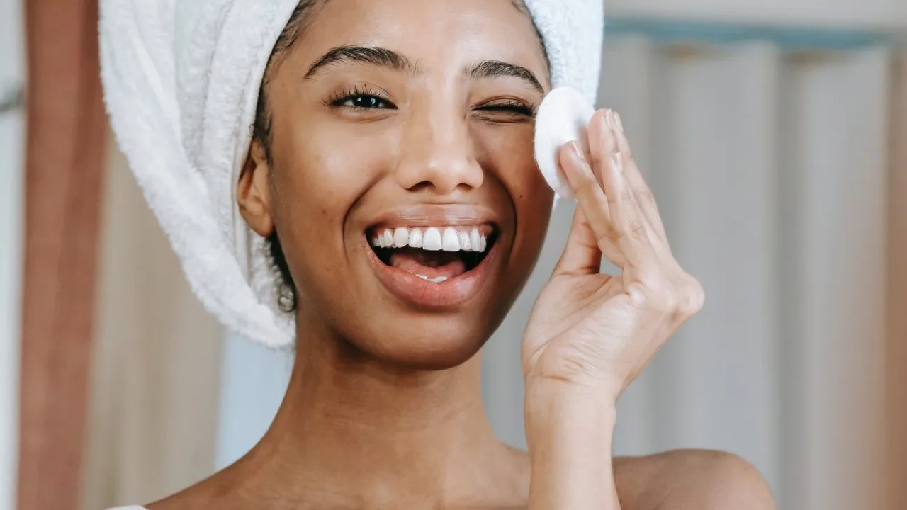 Cara Memutihkan Kulit Badan, Wajah, Kaki dan Tangan yang Bikin Hasilnya Lebih Alami!