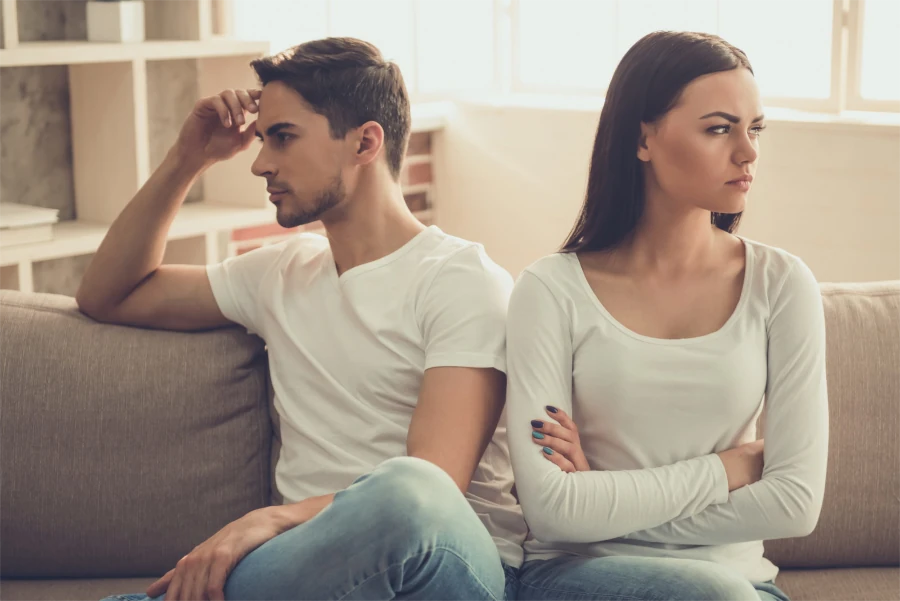 emotionally detached adalah