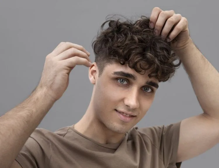 model rambut pria semi panjang