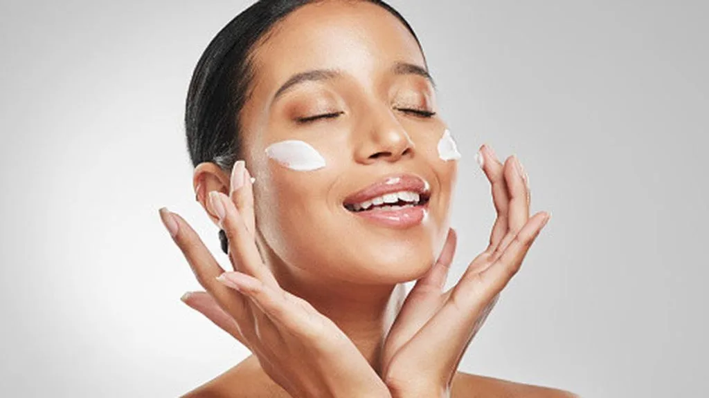 serum dulu atau sunscreen