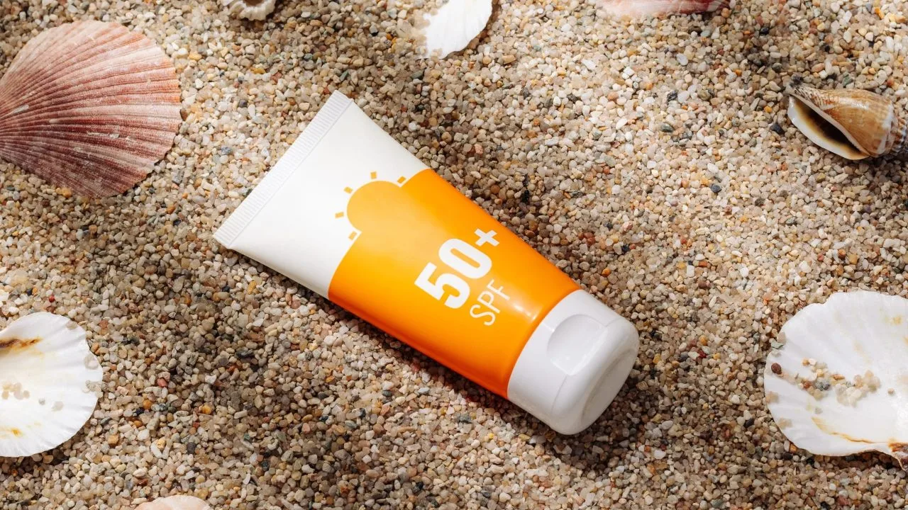 Sunscreen untuk Kulit Kombinasi yang Nyaman Sepanjang Hari Tanpa Bikin T-zone Berminyak atau Pipi Kering?