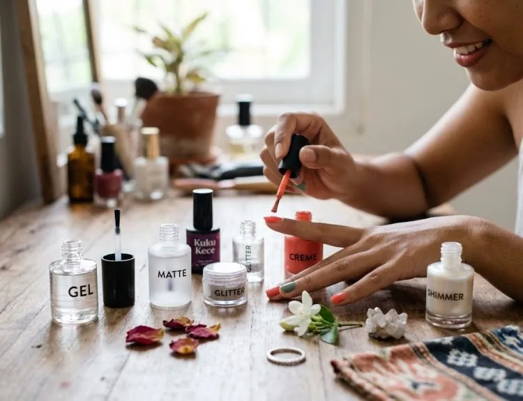 nail polish adalah