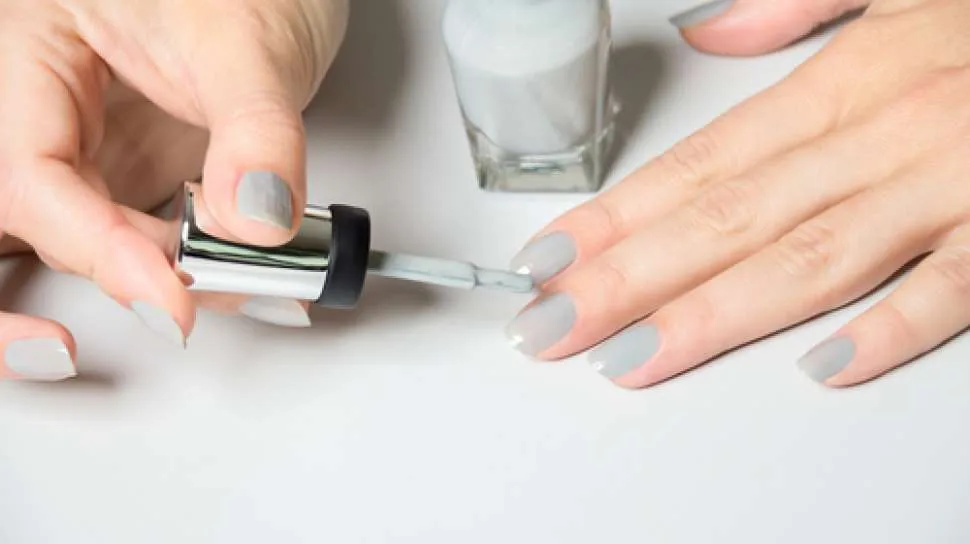 nail polish adalah