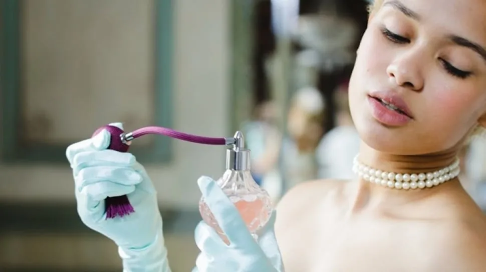 parfum wanita yang tercium dari jarak jauh