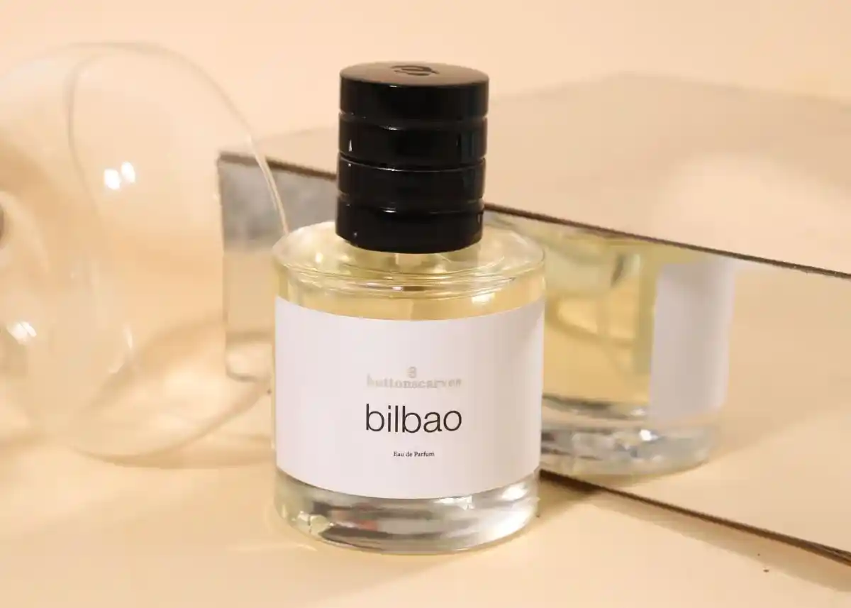 parfum wanita yang tercium dari jarak jauh