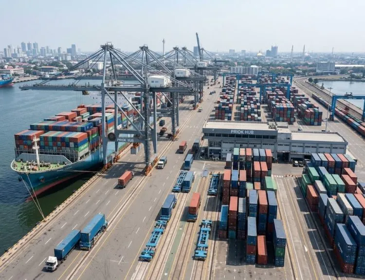 transhipment cargo adalah