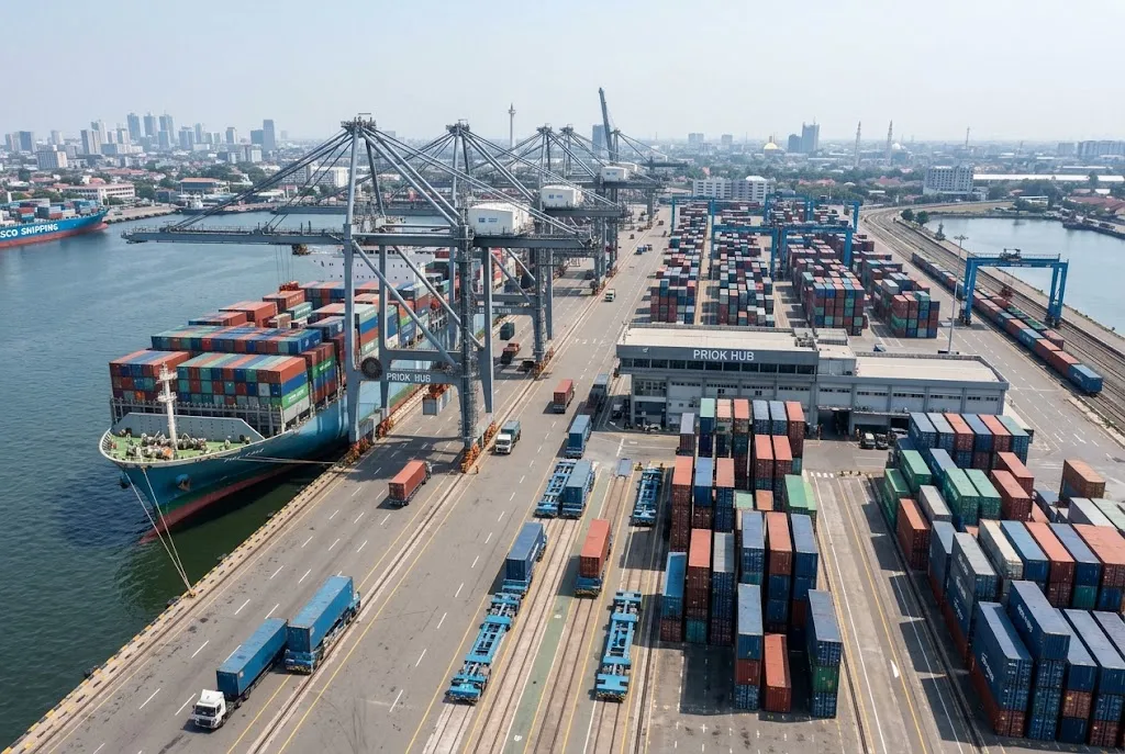 transhipment cargo adalah