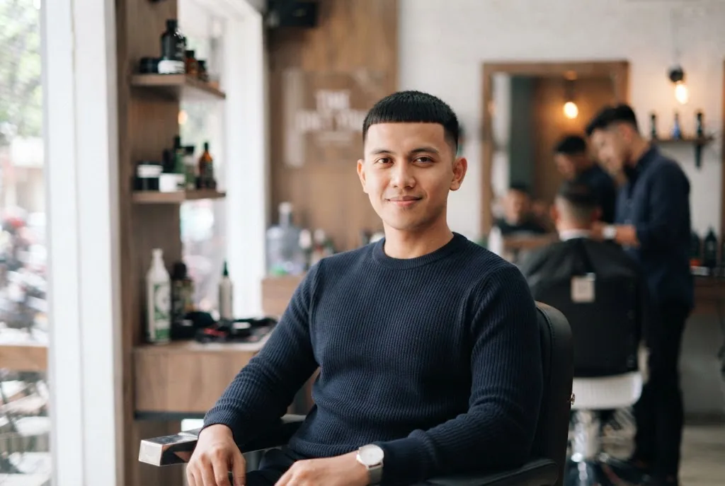 Caesar Cut Short yang Simpel dan Clean