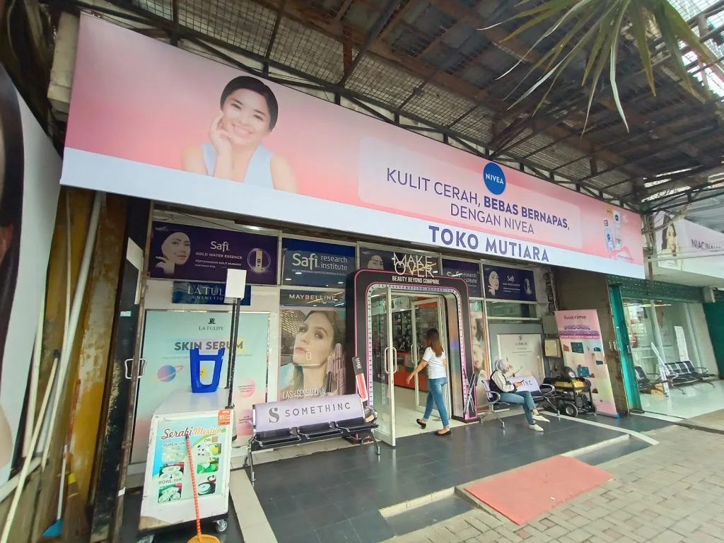 Mutiara Pusat Kosmetik di Jalan Doktor Sutomo No. 64 A, Baciro, Gondokusuman.