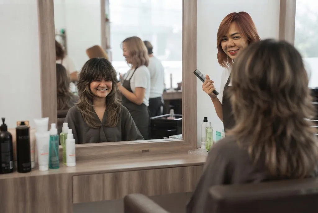 Shag dan Curtain Bangs yang Memberi Tekstur Natural